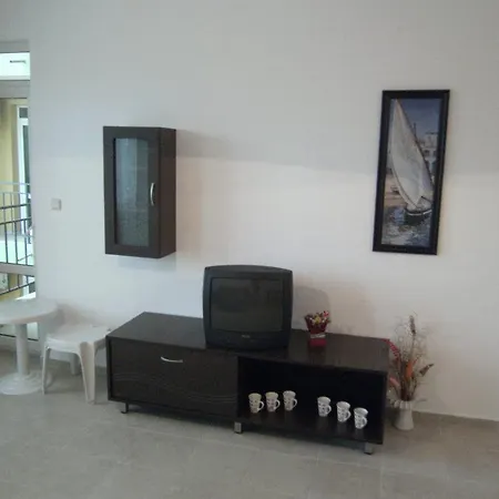 Apartment Nicol In Hermes Complex